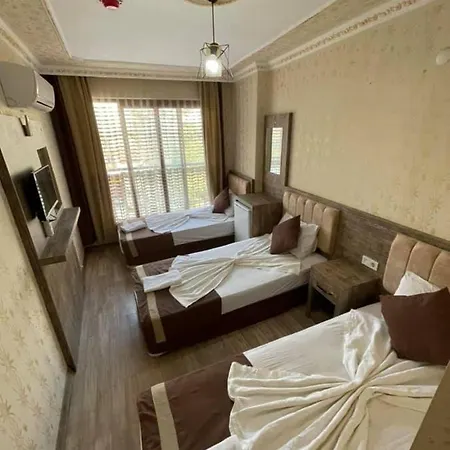 Oezguer Hotel Antália