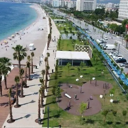 Oezguer Antalya