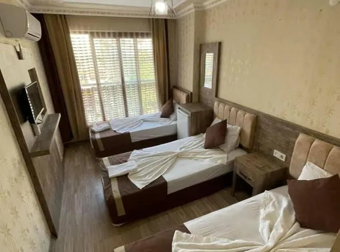 Oezguer מלון אנטליה