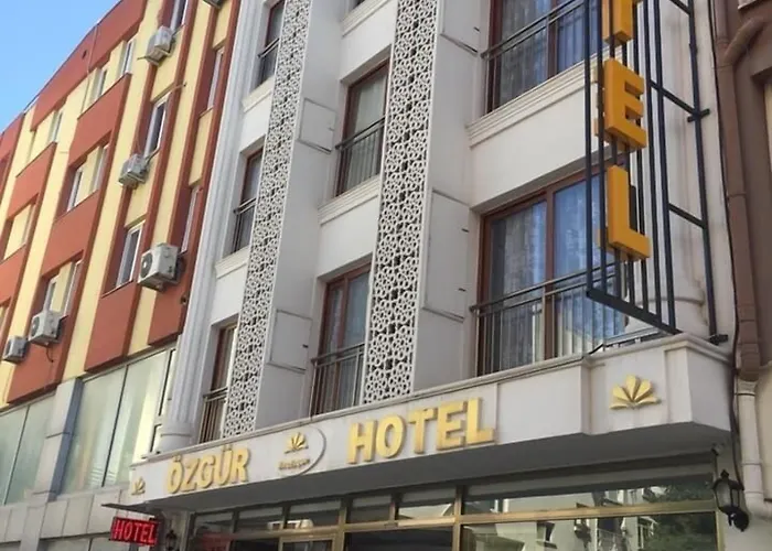 Oezguer אנטליה