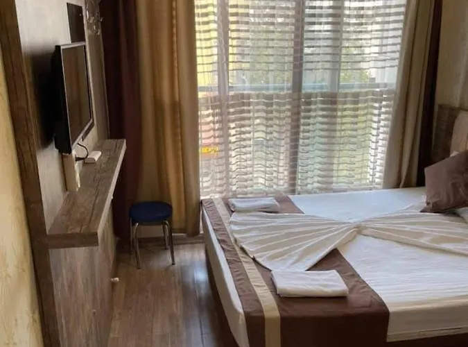 Oezguer 3* Antalya