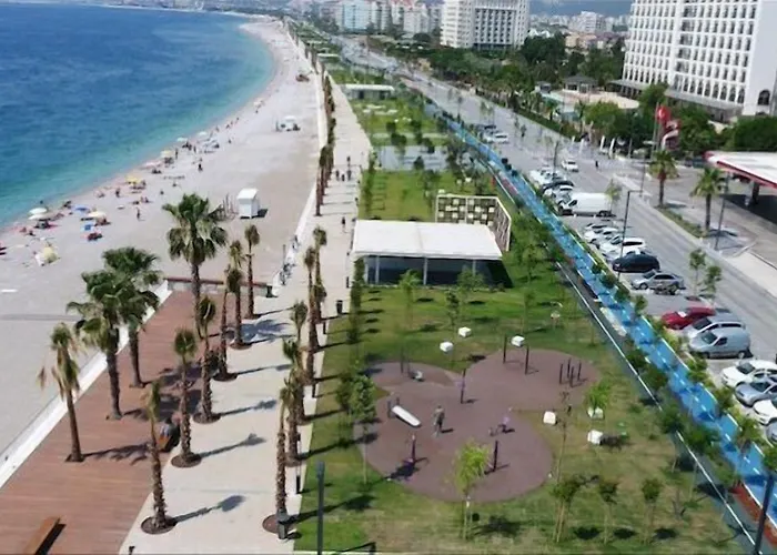 Oezguer Antalya