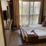Oezguer 3* Antalya