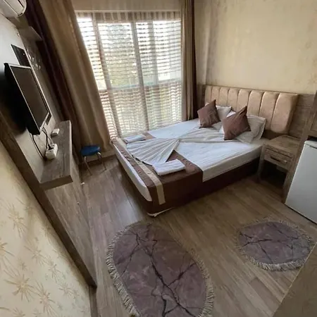 Oezguer Antalya