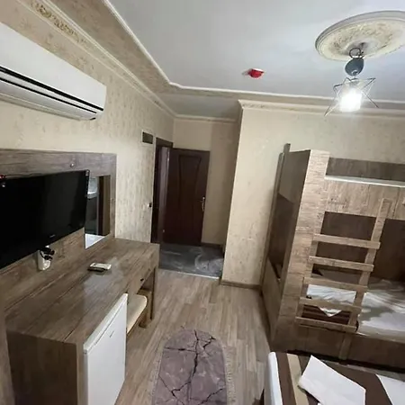 Отель Oezguer