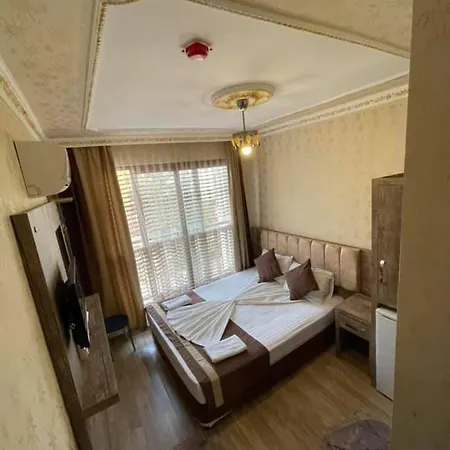 Oezguer Анталья