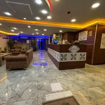 Oezguer Antalya