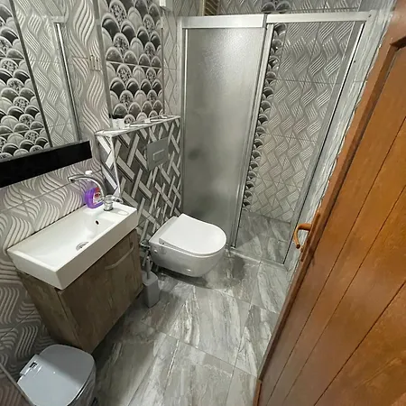 Oezguer Анталья